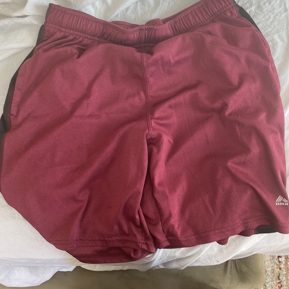 Red shorts - Picture 2 of 2
